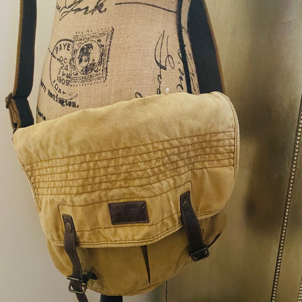 AMERICA EAGLE OUTFITTERS CROSSBODY BAG - Picture 3 of 5